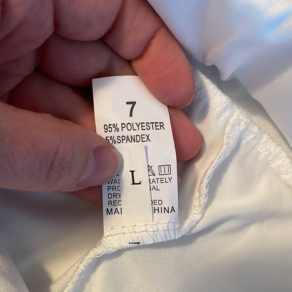 White tennis skirt - Picture 6 of 9